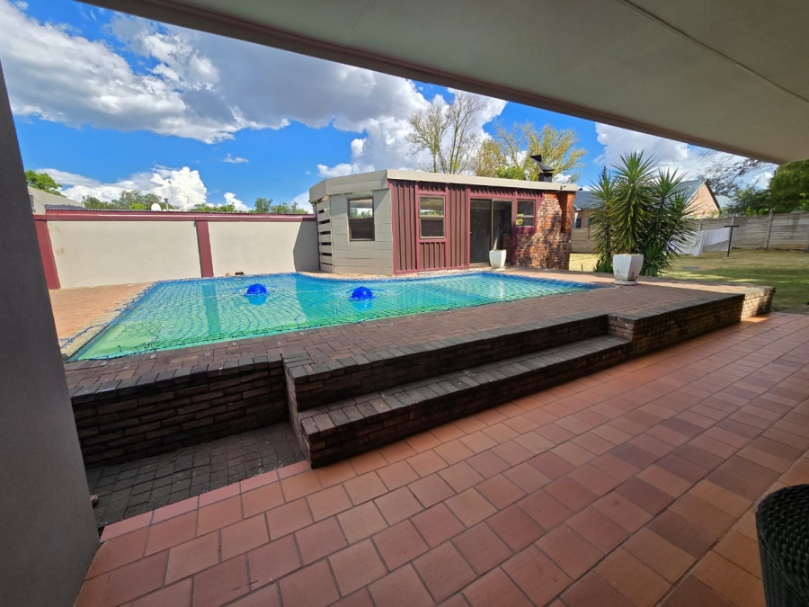 4 Bedroom Property for Sale in Dan Pienaar Free State